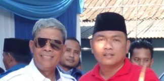 KOMALAT ;”Jika Ada Jual-beli Sticker Atas Nama Komalat,itu merupakan Pelaku Oknum” Ketua Harian KOMALAT (sebelah Kanan) dan Bupati Lamteng (sebelah kiri)