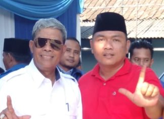 KOMALAT ;”Jika Ada Jual-beli Sticker Atas Nama Komalat,itu merupakan Pelaku Oknum” Ketua Harian KOMALAT (sebelah Kanan) dan Bupati Lamteng (sebelah kiri)