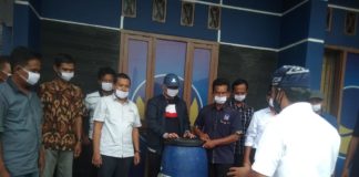 DPD NASDEM Lamteng Bagikan Mesin Penyemprot Disinfektan, Cegah Penyebaran Virus Corona