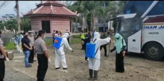 Cegah Penyebaran Covid-19, Tim Gabungan POLRI, TNI, BPBD & Instansi Terkait Kabupaten Lampung Utara, Lakukan Penyemprotan Desinfektan.