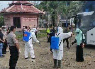 Cegah Penyebaran Covid-19, Tim Gabungan POLRI, TNI, BPBD & Instansi Terkait Kabupaten Lampung Utara, Lakukan Penyemprotan Desinfektan.