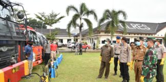 Forkopimda Lamtim Semprot Disinfektan Seluruh Wilayah Lamtim Serentak