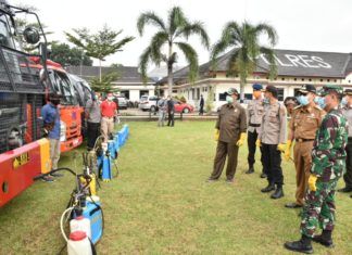 Forkopimda Lamtim Semprot Disinfektan Seluruh Wilayah Lamtim Serentak