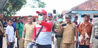 Bupati Lampung Tengah Terjun Langsung Lakukan Fogging di Wilayah Rawan DBD