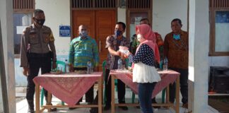 Muhtarudin Realisasikan Dana BLT DD 2020 Kampung Jukuh Kemuning