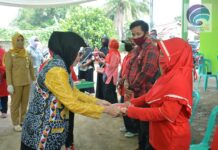 Ketua TPPKK Lampung Tengah Bersama Dengan Bahagiati, Tinjau Lansung Pemasangan KB Implan Dalam Rangka HARGANAS ke 27