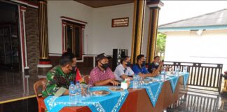 Babinsa Koramil 427-01/Pakuan Ratu Dampingi Penyaluran BLT DD Kampung Gedung Jaya