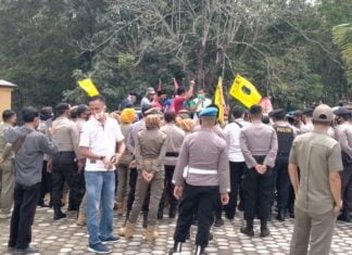 Aliansi Mahasiswa Way Kanan Berorasi di Gedung DPRD way kanan Tolak UU Cipta Kerja