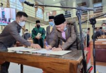 DPRD Lampung Timur Lantik Dua Anggota PAW