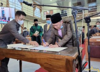 DPRD Lampung Timur Lantik Dua Anggota PAW