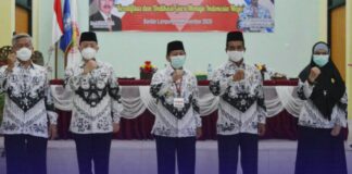 Peringatan HUT PGRI-75 diikuti oleh Walikota Bandar Lampung di Lingkungan SMP Negeri 1 Bandar Lampung
