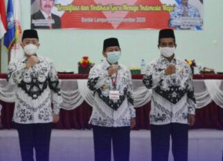 Peringatan HUT PGRI-75 diikuti oleh Walikota Bandar Lampung di Lingkungan SMP Negeri 1 Bandar Lampung