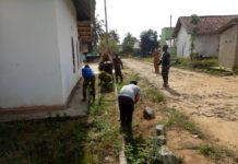 Danpos Koramil 427-04 Bahuga Bersama Masyarakat Bergotong Royong di Kecamatan Way Tuba