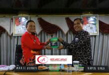 Wabup Lambar Lakukan Kegiatan Rapat Dan Berharap Penyelenggaraan Pemerintah Dapat Mencapai Tujuan