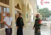 Babinsa Koramil427-02/kasui Kodim 0427/wk bersama Bhabinkamtibmas polsek Rebang Tangkas Melaksanakan Pengawasan Protokol Kesehatan Di Tempat Ibadah