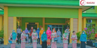 Peringati Hari Ibu, Bhayangkari Berbagi Sabun Dan Masker Di Beberapa Tempat