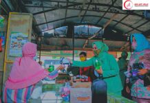Persatuan Istri Tentara Bagikan Masker Dan Sabun Kepada Masyarakat Metro