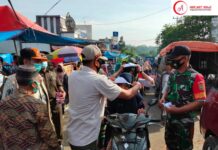 Koramil 427-02/Kasui Mengajak Masyarakat Untuk Mematuhi Prokes Dengan Menggunakan Masker Saat Diluar Rumah.