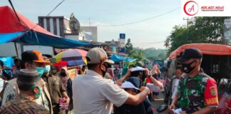 Koramil 427-02/Kasui Mengajak Masyarakat Untuk Mematuhi Prokes Dengan Menggunakan Masker Saat Diluar Rumah.