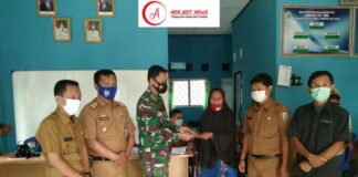Babinsa Koramil 06/Baradatu Dampingi Pembagian BLT DD Di Kampung Way Tuba