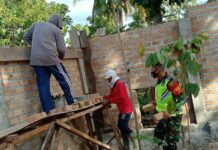 Babinsa Koramil427-02/kasui Melaksanakan Gotong Royong Di Desa Binaan