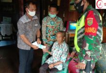 Babinsa Koramil 427-04/Bahuga Kodim 0427/Way Kanan mendampingi penyaluran Bantuan Langsung Tunai dari anggaran Dana Desa.
