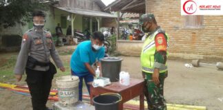 Babinsa koramil 427-01/pkr Menghimbau Masyarakat Kampung Gedong Jaya Negarabatin Untuk Laksanakan 4M