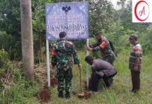 Koramil 0429-10/Labuhan Maringgai Dan Warga Bersihkan Lokasi Pos Babinsa