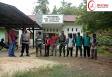 Babinsa Mengkawal Penyemprotan Disinfektan Serentak Sekecamatan Purbolinggo