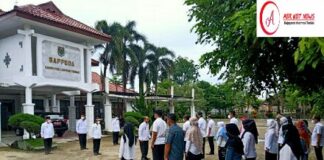 Sekda Nirlan Pimpin Apel Pagi Di Halaman Kantor Bappeda Pemkab Lamteng