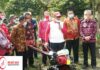 Ketua Komisi IV DPR RI Serahkan Bantuan Kepada Kelompok Tani Di Lamteng
