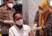 Mingrum Gumay Orang Pertama Vaksinasi di Lampung