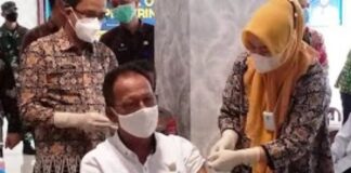Mingrum Gumay Orang Pertama Vaksinasi di Lampung