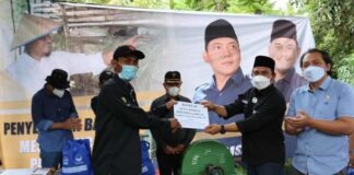 Ketua DPD NasDem Lamsel Serahkan Alat Cacah Rumput Untuk KTH