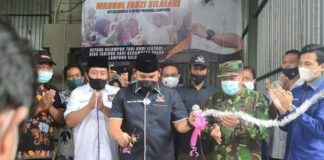 Ketua Komisi II DPRD Lampung Bantu Mesin Penggiling Jagung Untuk Warga