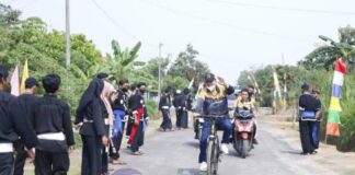 Awali Hari Kedua “Bunga Kampung” Musa-Ardito Gowes Bareng Warga