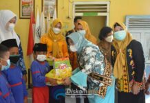 Bunda Paud Kabupaten Lampung Tengah Beri Bantuan Stimulan Anak