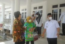 WAKIL BUPATI LAMPUNG TENGAH ARDITO WIJAYA MELAKUKAN AUDIENSI DENGAN TIM DARI KEMENTRIAN PAN-RB DALAM RANGKA EVALUASI PENILAIAN PELAYANAN PUBLIK