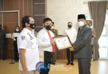 BUPATI LAMPUNG TENGAH MUSA AHMAD BERIKAN PENGHARGAAN KEPADA ANGGOTA RESKRIM KEPOLISIAN REPUBLIK INDONESIA POLDA LAMPUNG & POLRES LAMPUNG TENGAH