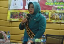 BUNDA PAUD LAMPUNG TENGAH & SEKALIGUS KETUA FKWT BERJAYA MEMBUKA ACARA PELATIHAN PMTAS