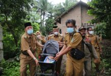 Pemkab Lamtim Bantu Rahmad Jailani Penderita Hydrochepalus