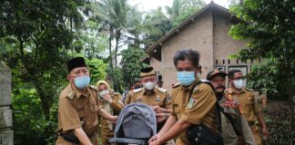 Pemkab Lamtim Bantu Rahmad Jailani Penderita Hydrochepalus