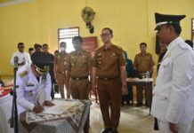 Bupati Lampung Timur Lantik Kades PAW Desa Labuhan Ratu