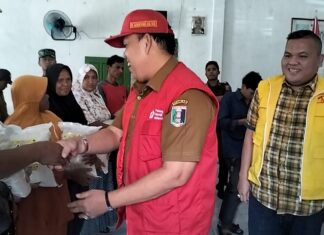 PMI Lamtim Beri Bantuan Untuk Korban Angin Puting Beliung