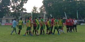 PWI Lamtim ‘Ditekel’ PJU Polres Lamtim di Lapangan Hijau Polres Setempat