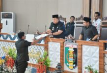 DPRD Lamtim Rapat Paripurna Dengar Pendapat Bupati Tentang Raperda