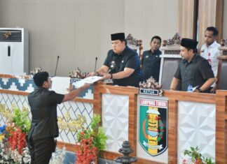 DPRD Lamtim Rapat Paripurna Dengar Pendapat Bupati Tentang Raperda