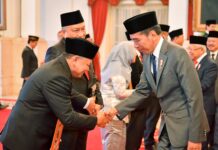 Bupati Lampung Timur Hadiri Penganugrahan Pahlawan Nasional KH AHMAD HANAFIAH