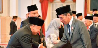 Bupati Lampung Timur Hadiri Penganugrahan Pahlawan Nasional KH AHMAD HANAFIAH