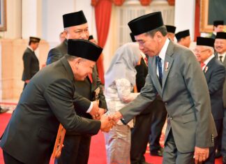 Bupati Lampung Timur Hadiri Penganugrahan Pahlawan Nasional KH AHMAD HANAFIAH